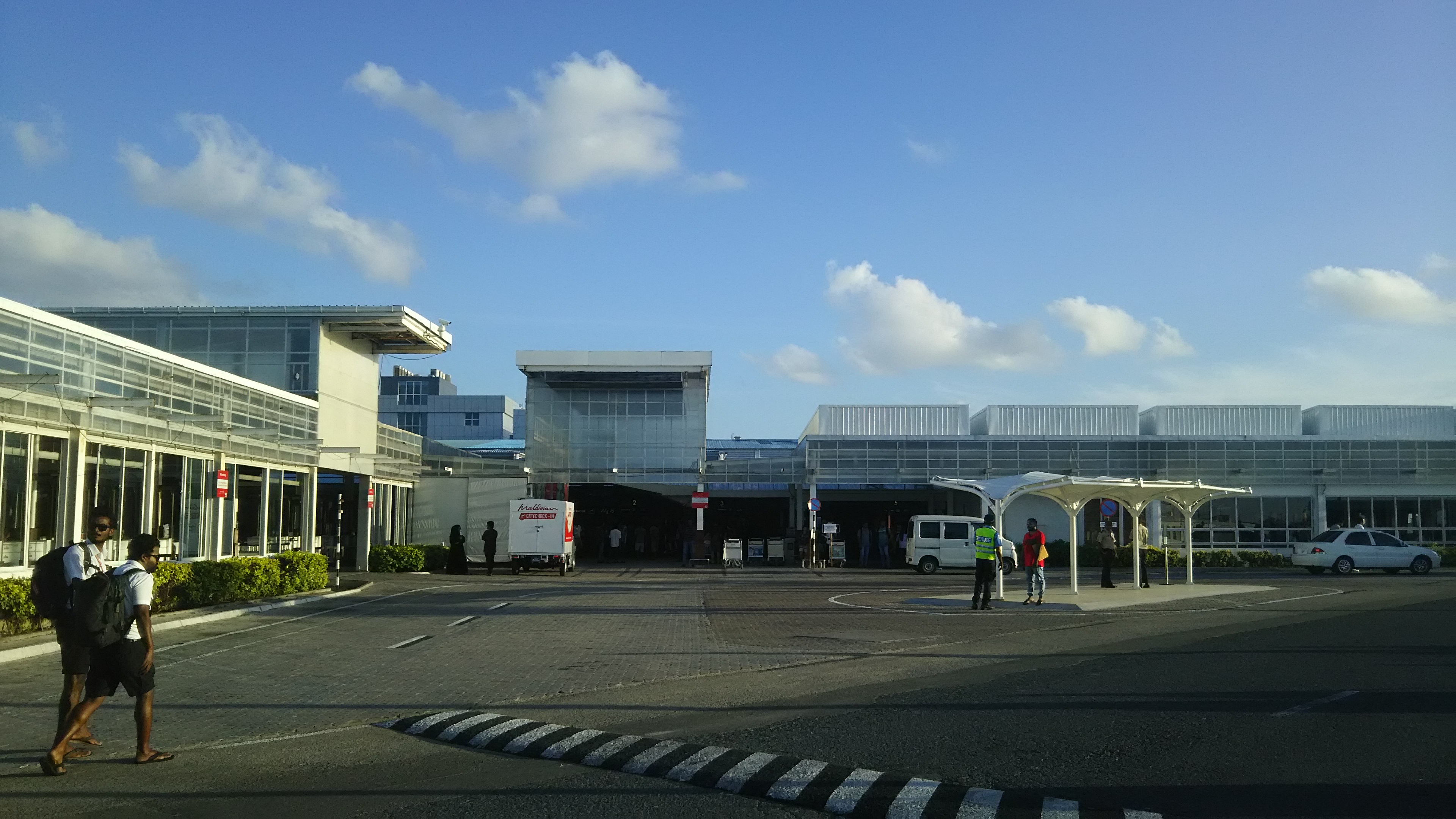 モルディブ マレ国際空港からフルマーレへの移動はバスがおすすめ 旅見聞録